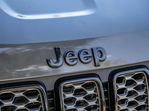 Used 2020 Jeep Grand Cherokee Altitude image 15