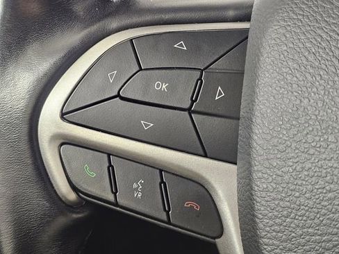 Used 2020 Jeep Grand Cherokee Altitude image 22