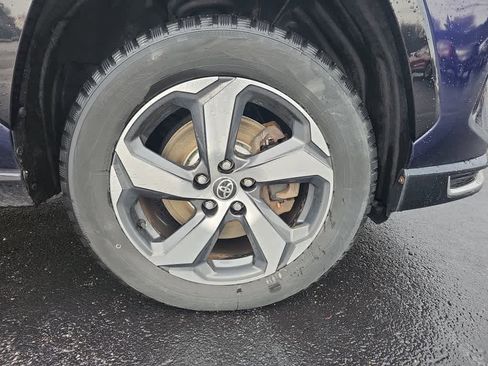 Used 2021 Toyota RAV4 SE w/ Weather & Moonroof Package image 11