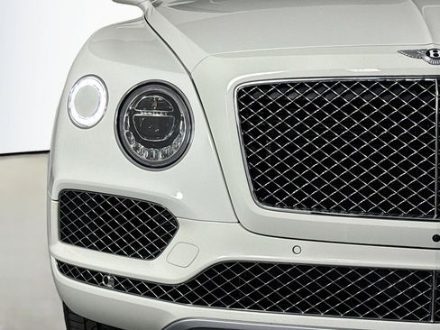 Used 2018 Bentley Bentayga image 14