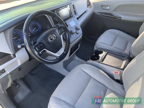 Used 2019 Toyota Sienna XLE FWD image 17