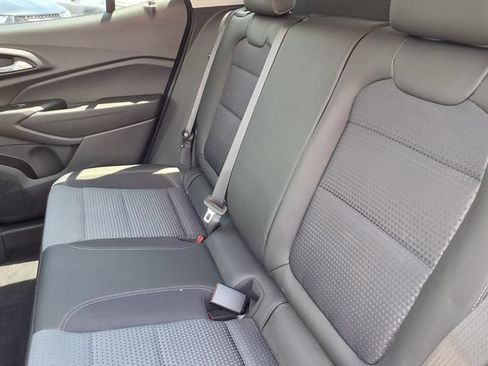 Used 2024 Chevrolet Trax LT w/ LT Convenience Package FWD image 7