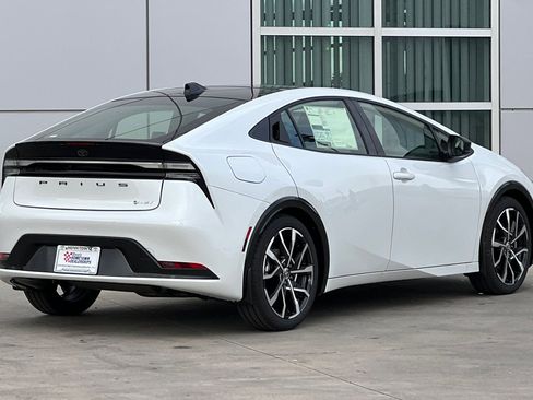 New 2026 Toyota Prius Plug-In Hybrid image 4