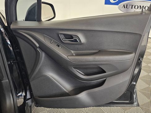 Used 2019 Chevrolet Trax LS w/ LPO, Protection Package FWD image 27