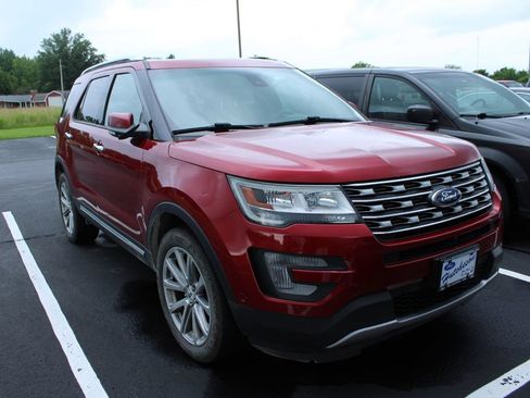 Used 2017 Ford Explorer Limited w/ Equipment Group 303A AWD/4WD image 3