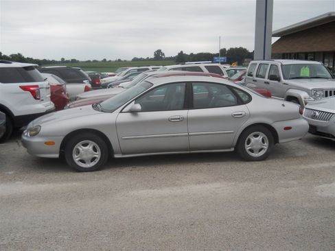 Used 1998 Ford Taurus SE FWD image 2
