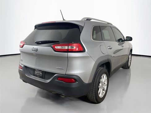 Used 2014 Jeep Cherokee Latitude w/ Cold Weather Group FWD image 13