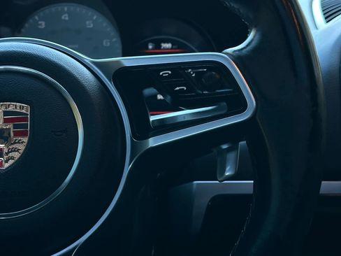 Used 2015 Porsche Cayenne S image 31