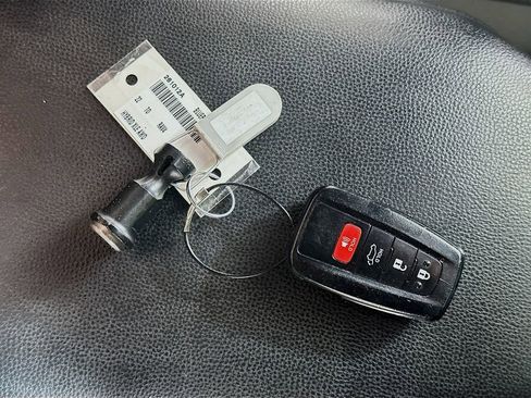 Used 2022 Toyota RAV4 XLE w/ Convenience Package image 35