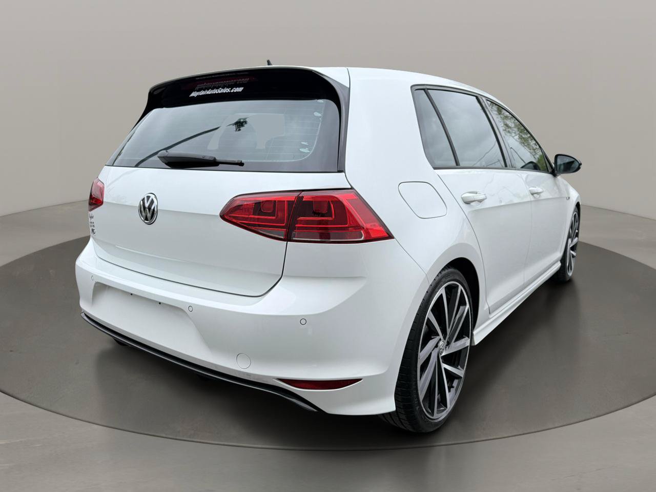 Used 2017 Volkswagen Golf R 4-Door AWD/4WD image 6