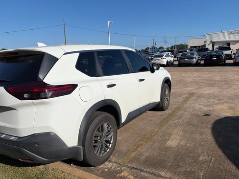 Used 2021 Nissan Rogue S FWD image 2