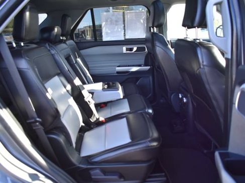 Used 2023 Ford Explorer XLT w/ XLT Sport Appearance Package AWD/4WD image 40