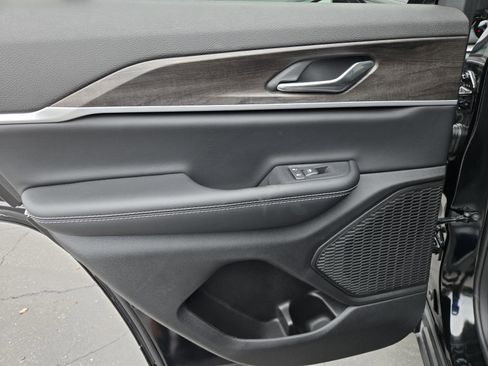 New 2026 Jeep Grand Cherokee Altitude image 24