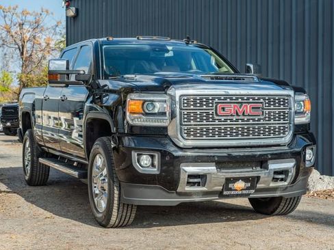 Used 2019 GMC Sierra 2500 Denali w/ Duramax Plus Package image 8