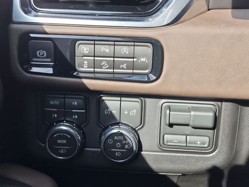 New 2026 GMC Yukon Denali Ultimate w/ LPO, Floor Liner Package AWD/4WD image 17
