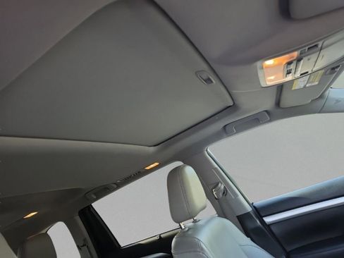 Used 2017 Toyota Highlander XLE FWD image 29