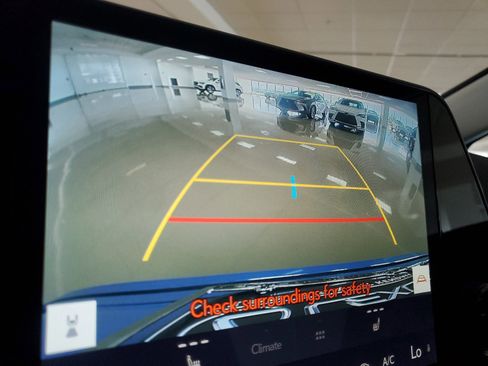 Used 2025 Lexus NX 250 NX 250 image 17