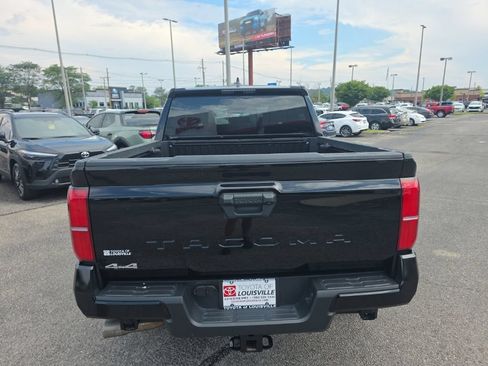 Certified 2025 Toyota Tacoma SR5 AWD/4WD image 5