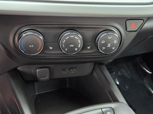 Used 2024 Chevrolet Trax RS w/ Driver Confidence Package image 22