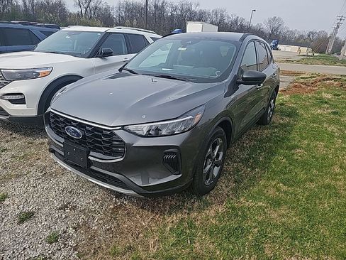 Used 2025 Ford Escape ST-Line w/ Equipment Group 301A image 4