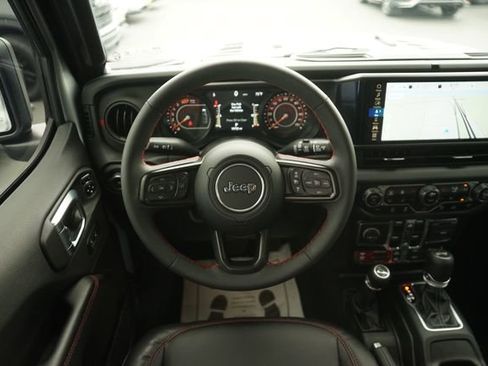 Used 2024 Jeep Wrangler Unlimited Rubicon w/ Technology Group AWD/4WD image 21