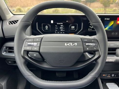 New 2025 Kia K4 EX image 25