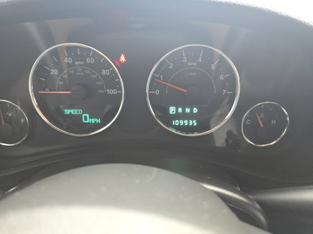 Used 2014 Jeep Wrangler Unlimited Sahara w/ Connectivity Group AWD/4WD image 24