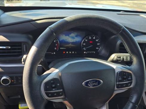 Used 2022 Ford Explorer XLT w/ Class IV Trailer Tow Package image 5