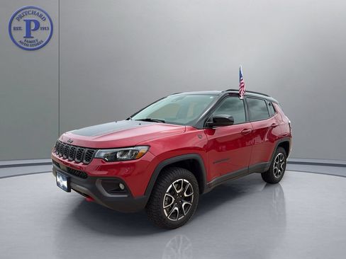 Used 2025 Jeep Compass Trailhawk AWD/4WD image 3