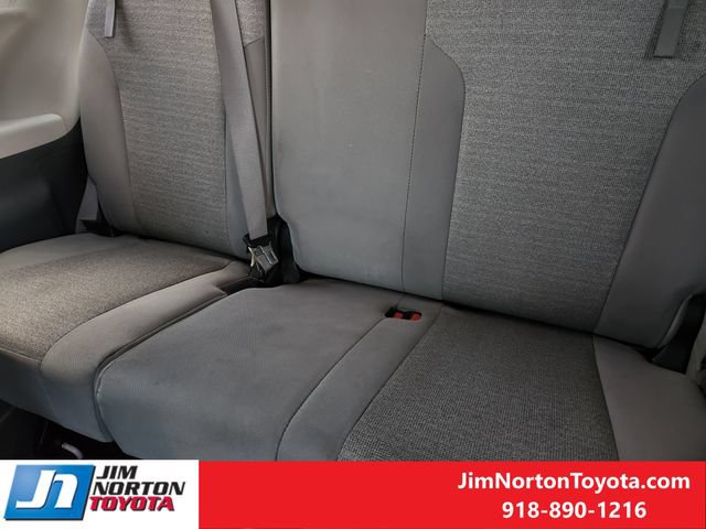 Used 2021 Toyota Sienna LE FWD image 31