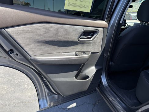 Used 2021 Nissan Rogue S image 18