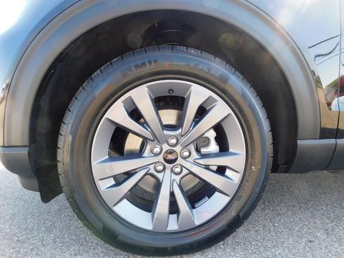 Used 2023 Ford Explorer XLT w/ Equipment Group 202A AWD/4WD image 13