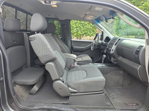 Used 2009 Nissan Frontier SE w/ SE Value Truck Pkg image 26