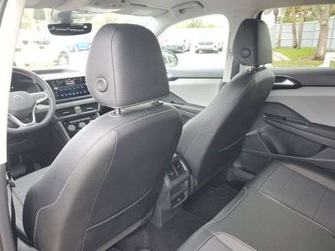 Certified 2023 Volkswagen Taos SE FWD image 17