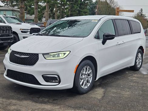 New 2026 Chrysler Pacifica Select FWD image 3