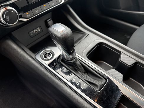 Used 2022 Nissan Sentra SV image 30