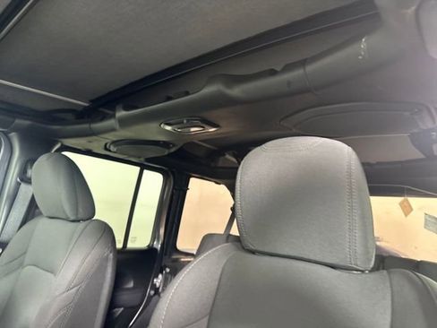 Used 2023 Jeep Wrangler Unlimited image 12