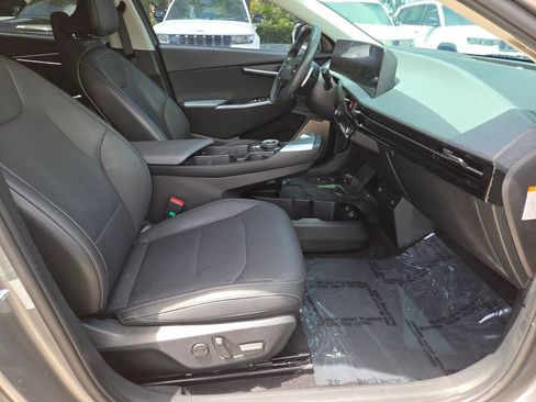 Used 2022 Kia EV6 Wind RWD image 15