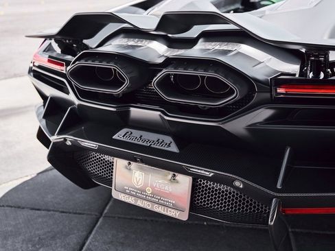 Used 2025 Lamborghini Revuelto image 19