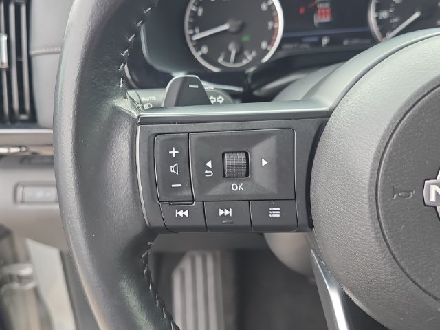 Certified 2025 Nissan Pathfinder SV FWD image 31