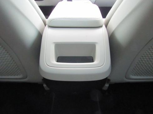 Used 2023 Volvo XC60 B5 Plus w/ Protection Package Premier image 29