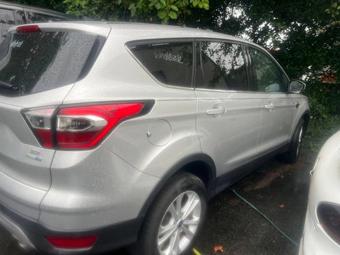 Used 2017 Ford Escape SE AWD/4WD image 1