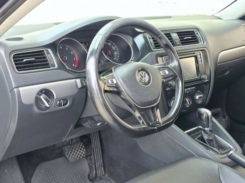Used 2017 Volkswagen Jetta SE FWD image 9