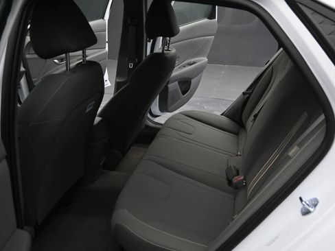 Used 2025 Hyundai Elantra SEL FWD image 13
