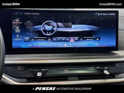 Used 2025 BMW X7 xDrive40i w/ Premium Package AWD/4WD image 18