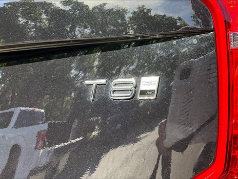 Used 2025 Volvo XC90 T8 Core w/ Climate Package image 9