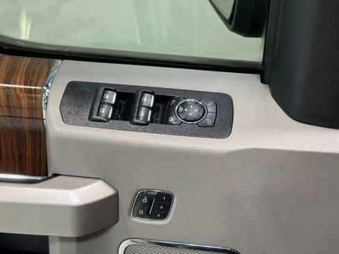 Used 2015 Ford F150 Lariat image 13