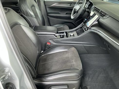 Used 2023 Jeep Grand Cherokee L Laredo AWD/4WD image 24