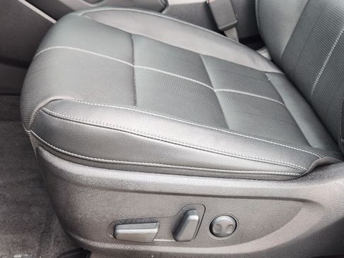 Used 2025 Kia Telluride EX w/ EX Captain's Chair Package FWD image 32