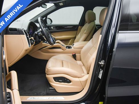 Used 2023 Porsche Cayenne Platinum Edition image 19
